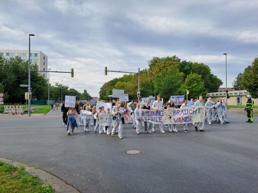 IGS Linden Schülerdemo auf der Lavesallee