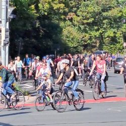 Raddemo WESTprotest verlässt den Westschnellweg