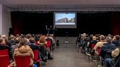 Reges Interesse an der Präsentation zum Architektenwettbewerb