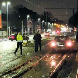 Auto im Gleisbereich der Badenstedter Straße