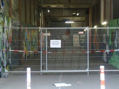 Gesperrte Durchfahrt Ihmezentrum Gartenalleeseite