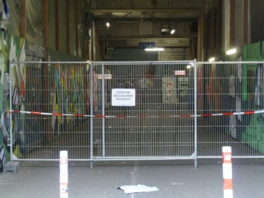 Gesperrte Durchfahrt Ihmezentrum Gartenalleeseite