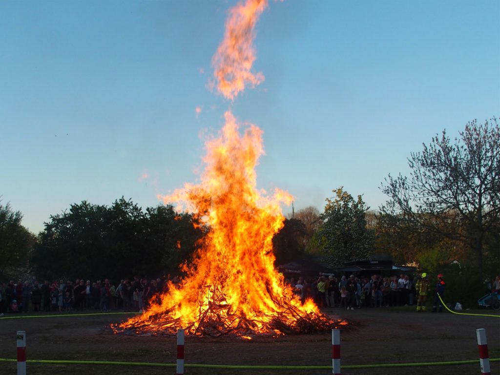 Osterfeuer in Limmer: Es brennt wieder!