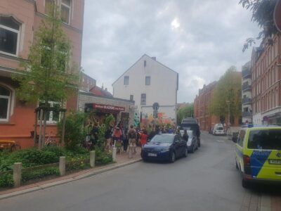 Flashmob in der Davenstedter Straße - Pollizei betreibt Gefahrenabwehr