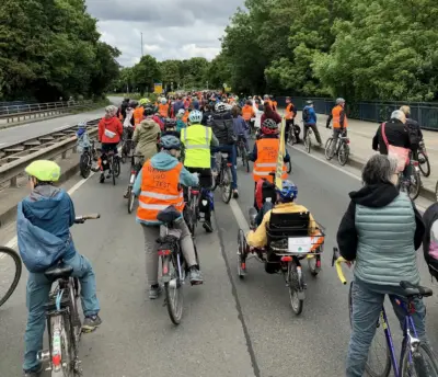 Fahrraddemo auf dem Westschnellweg