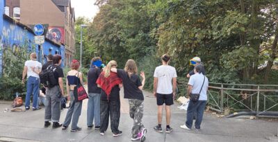 Junge Menschen in Nieschlagstraße