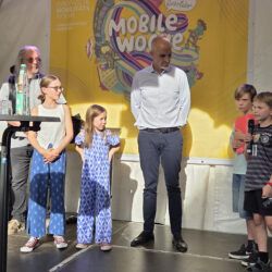 OB Onay, Kultusministerin Hamburg, Bürgermeister Grube und Kinder der GS Lindener Markt