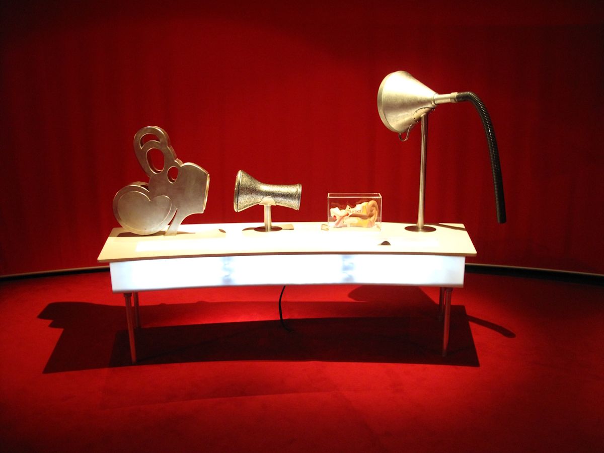 Hörtisch aus MobilesMusikMuseum von Michael Bradke im Zinnober