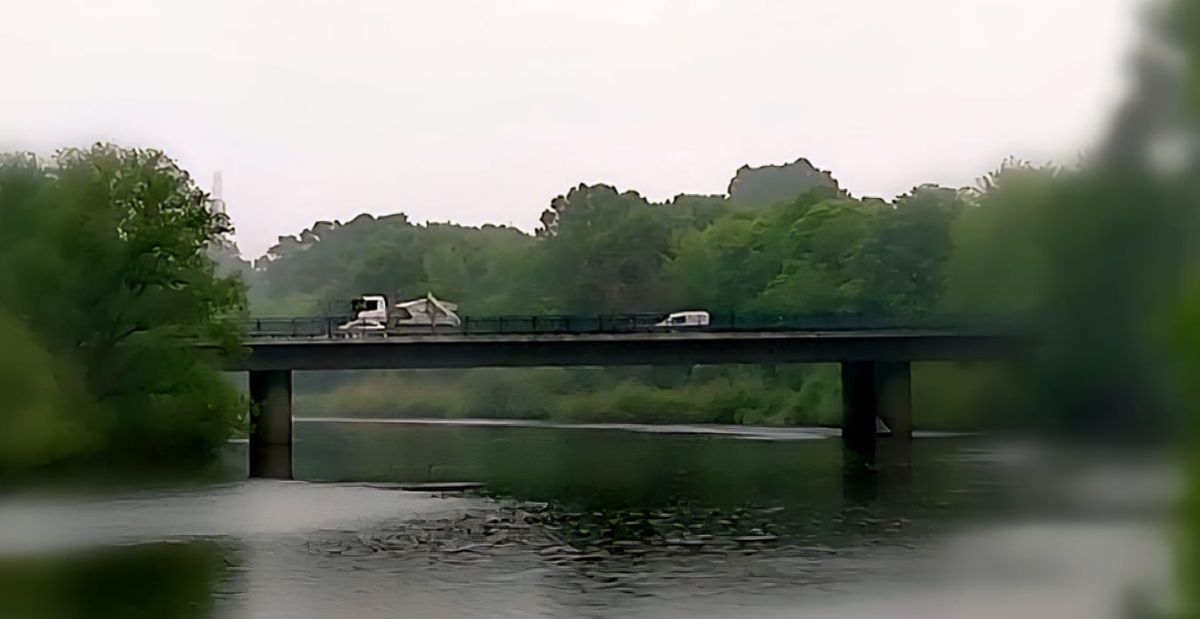 Schwanenburgbrücke über die Leine