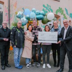 Spendenübergabe beim Fest 50 Jahre Kize und Spielhaus