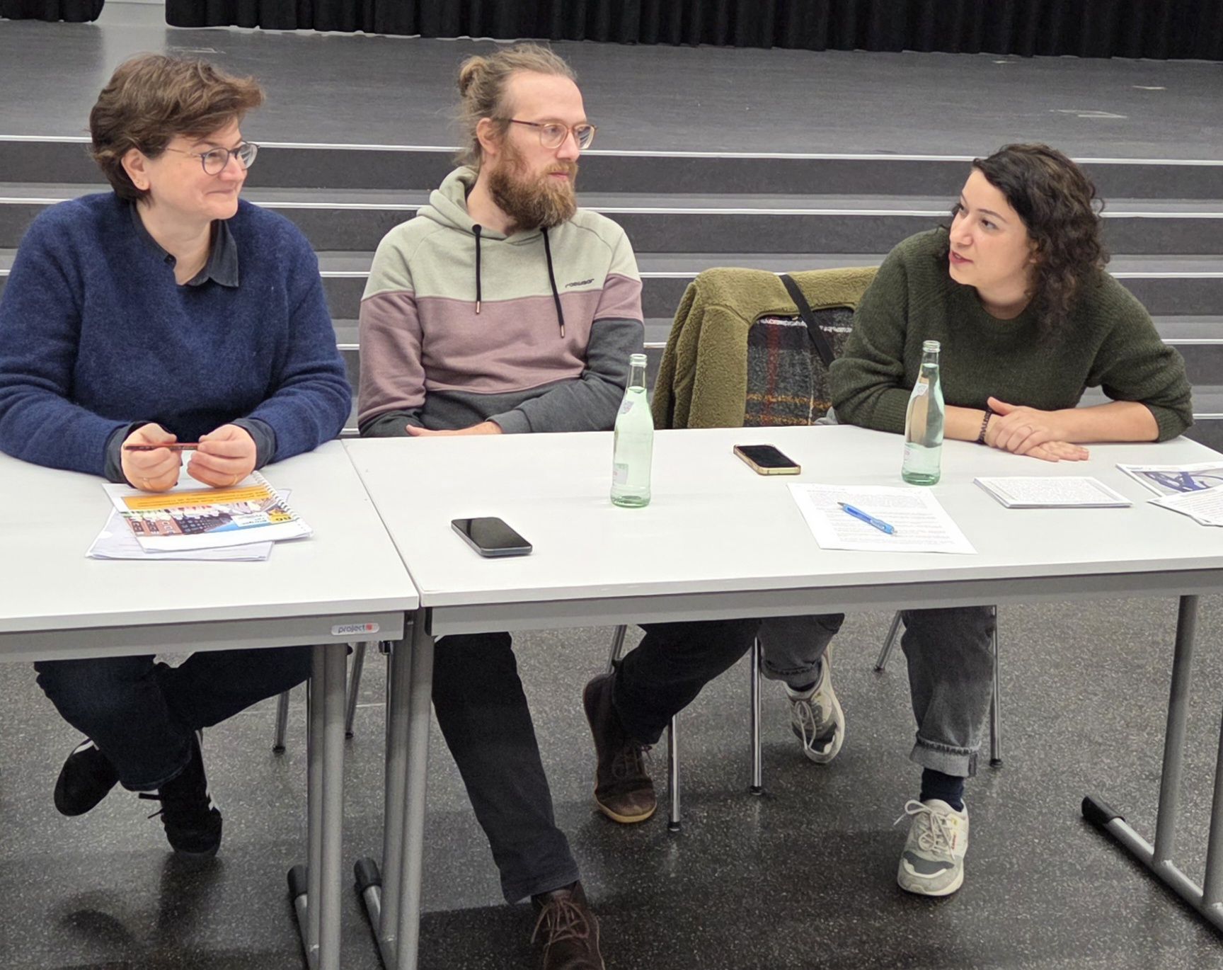 Evrim Camus (rechts) im Gymnasium Limmer