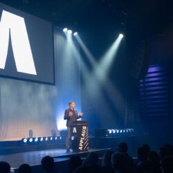 Bayerischer Staatsminister für Wissenschaft und Kunst Markus Blume beim APPLAUS-Award