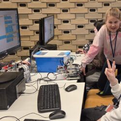 Schülerinnen aus Langenhagen beim der Qualifikation in der Hochschule Hannover