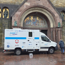 Zahnmobil - Hilfe mit Biss