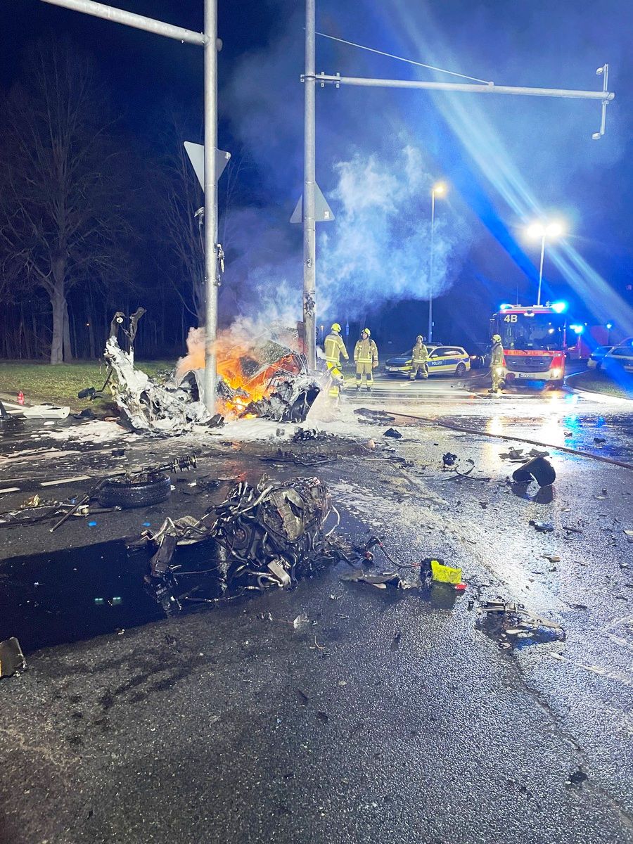 Brennender Pkw am Deisterplatz