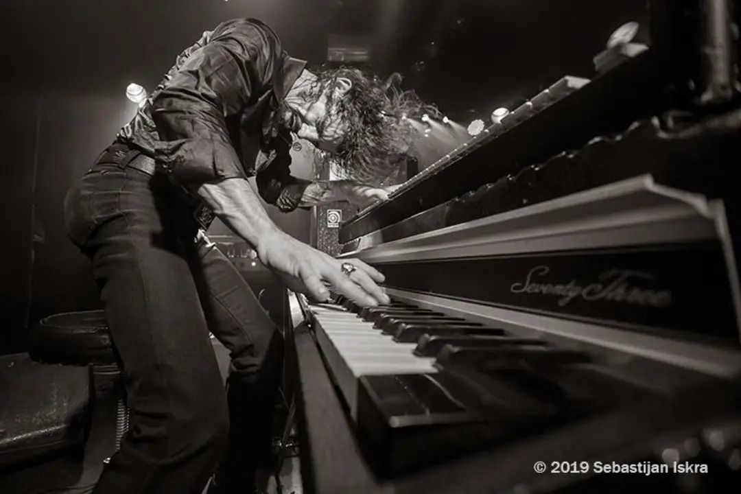 Ruby Tuesday | JAMES LEG