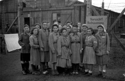 Zwangsarbeiterinnen im Frauen-KZ der Conti-Limmer im April 1945