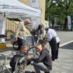Ralf Strohbach von der Bürgerinitiative Umweltschutz beim Fahrradfest der Hochschule