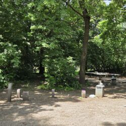 Bänke und Tische in der Stärkestraße abgebaut