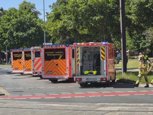 Diverse Rettungswagen im Einsatz