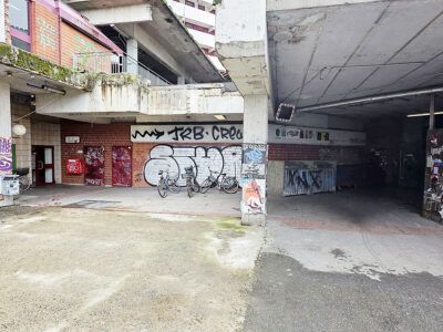 Links Eingang Ihmepassage 2, rechts bisherige Durchwegung