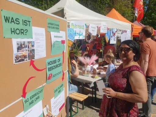 IIK-Gründerin Lipi Mahjabin Ahmed am Stand von kargah e.V. am 1. Mai 2026