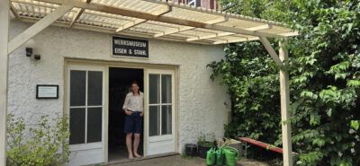 Stef Wildung in der Tür des Werksmuseums