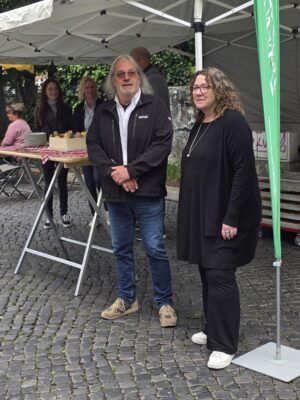 Bezirksbürgermeister Rainer-Jörg Grube mit Wirtschaft- und Umweltdezernentin Anja Ritschel