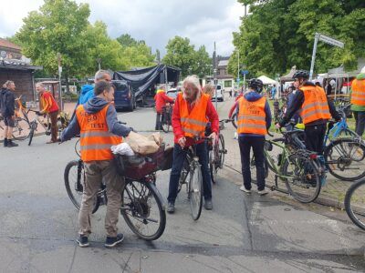 Ankunft der Fahrrad-Demo von WESTprotest beim Kiezfest Limmer am 13.06.2026