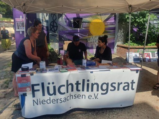 Infostand Flüchtlingsrat Niedersachsen in der Faust am 20. Juni 2026