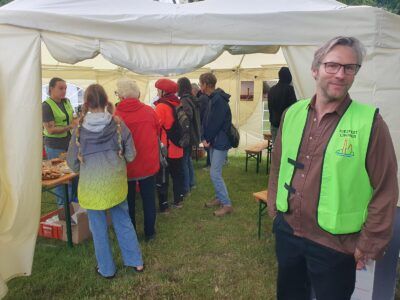 Fotoausstellung im Pavillon - rechts Ralf Lindschulten