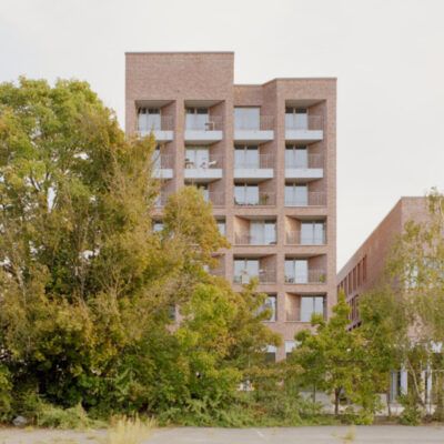 Portalhaus mit REWE-Markt in der Wasserstadt Limmer