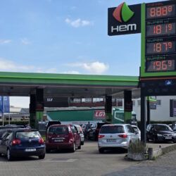 Tankstellenanzeige kurz vor 12 Uhr mittags