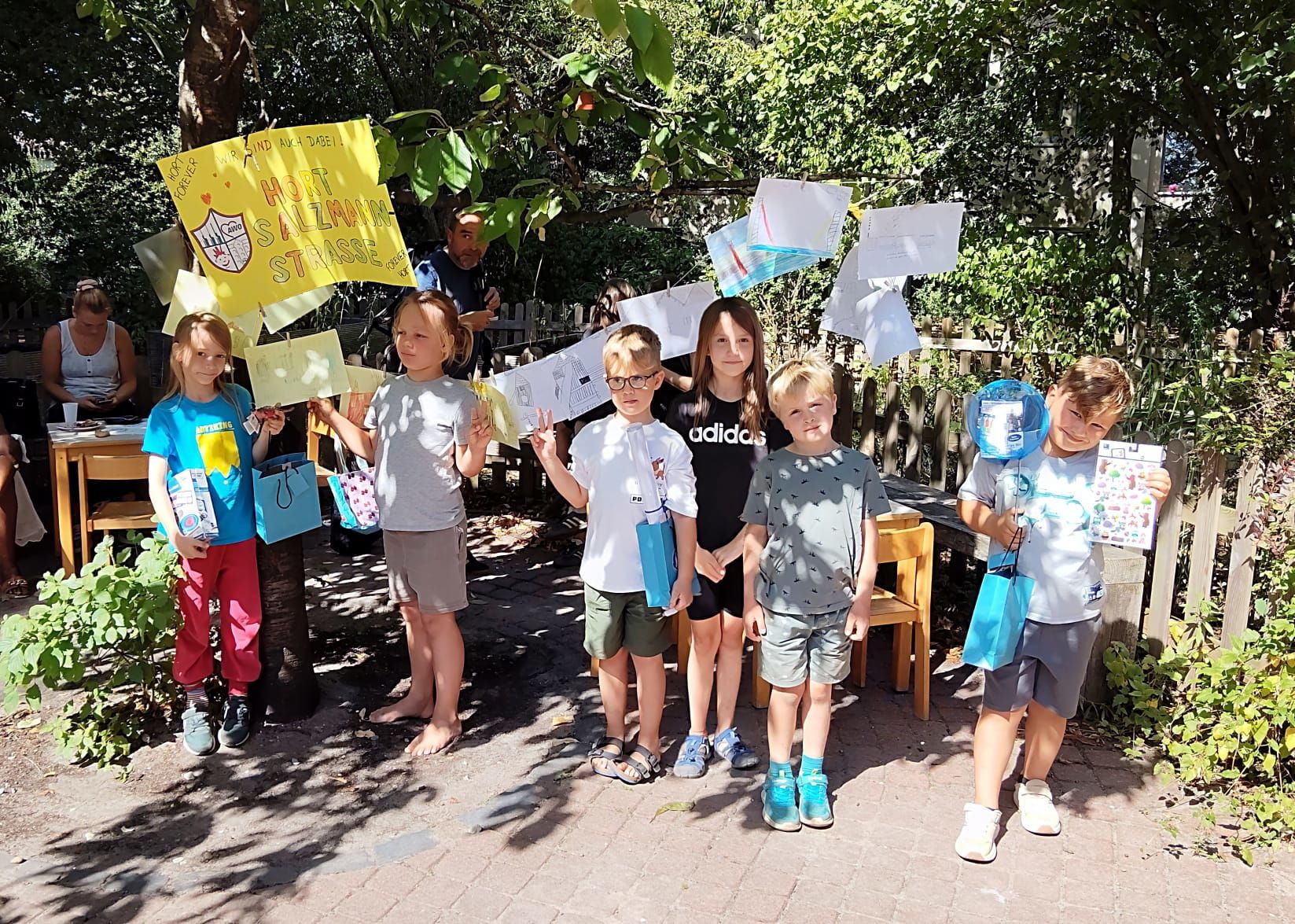 Kinder zeigen ihren Blick auf den Stadtteil