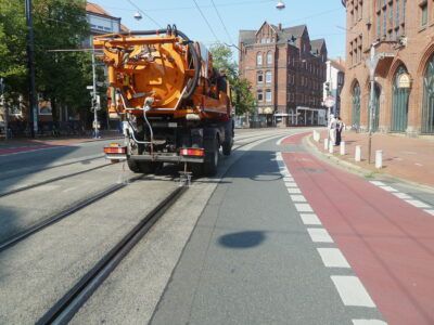 Üstra Sprenklerfahrzeug in der Falkenstraße