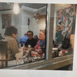 Drei Frauen im Café
