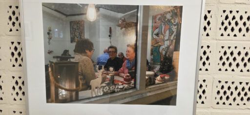Drei Frauen im Café