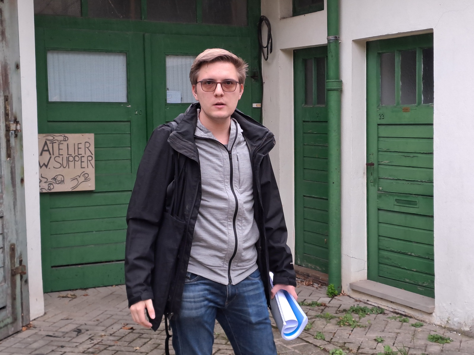 Carl Kramer im Garagenhof Kötnerholzweg