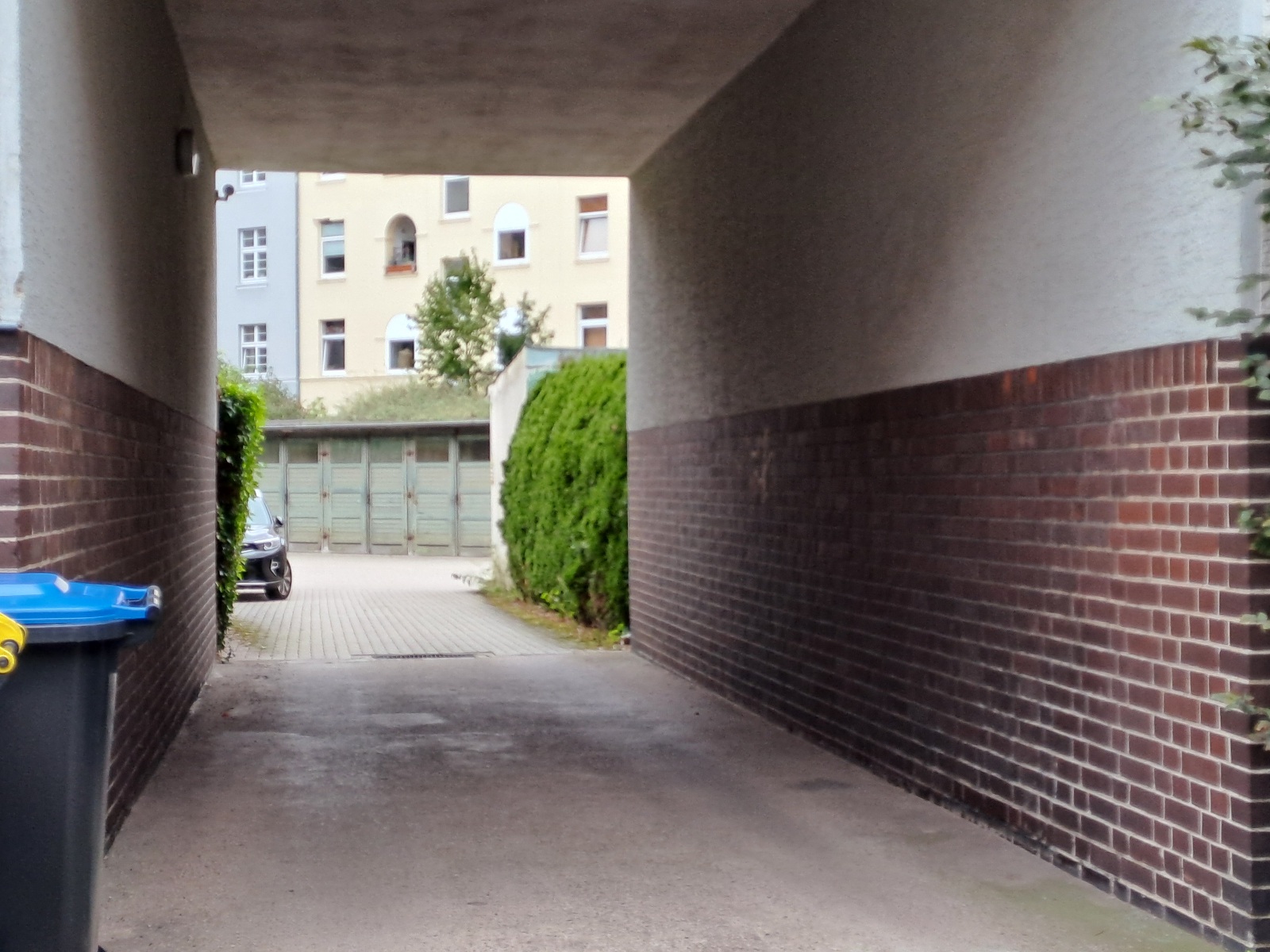 Durchfahrt zum Garagenhof Kötnerholzweg