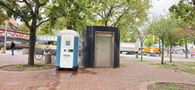 Geschlossene Toilette Küchengarten