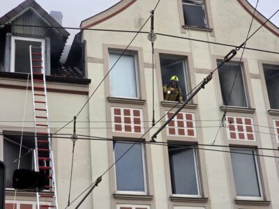 Üstrafahrdraht verhindert Drehleitereinsatz