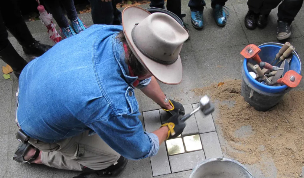 Verlegung Stolpersteine im Stadtbezirk Linden-Limmer