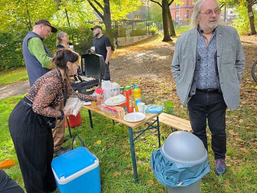 Bezirksbürgermeister Rainer Grube verschafft sich einen Eindruck