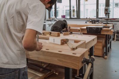 Hobelbänke in der Holz-Werkstatt